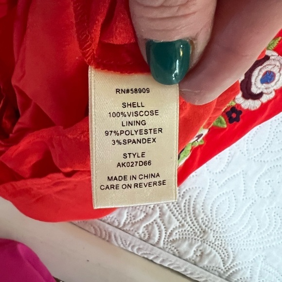 Chelsea & violet Coral
Embroidered Ruffle Romper size large boho vaca - Picture 5 of 9